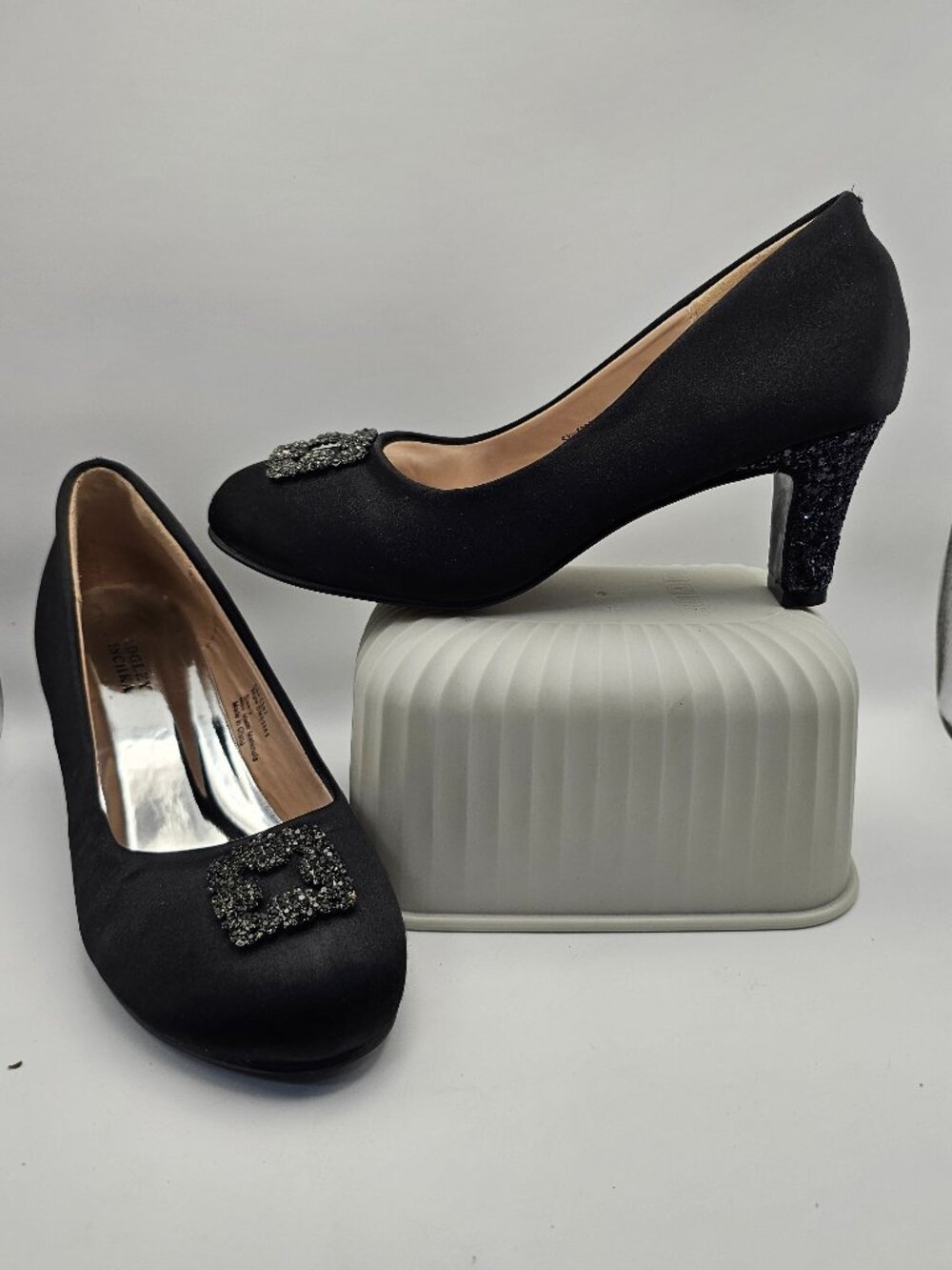 Badgley Mischka “Marcy” Girls’ Black Satin Block Heel Dress Pumps – Size 3